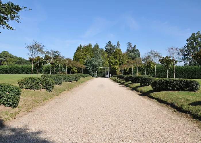 Chateau Du Clair De Lune - Boutique Luxury Hotel Biarriz