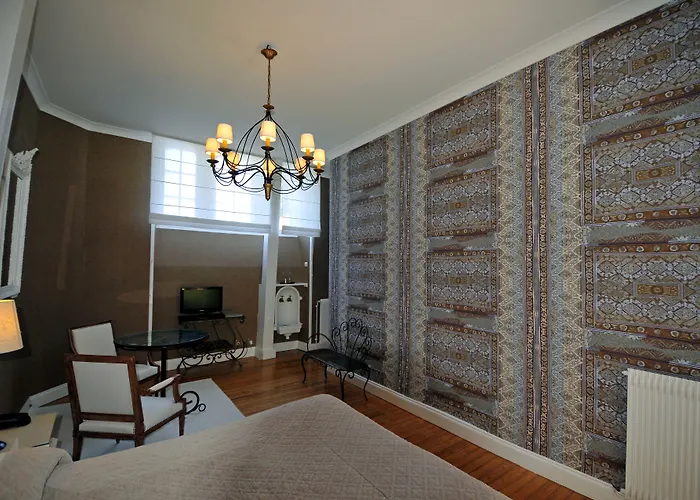 Hotel Chateau Du Clair De Lune - Boutique Luxury Biarriz