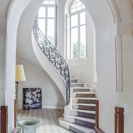 Chateau Du Clair De Lune - Boutique Luxury 4*