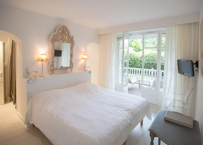 Hotel Château Du Clair De Lune - Les Collectionneurs 4*